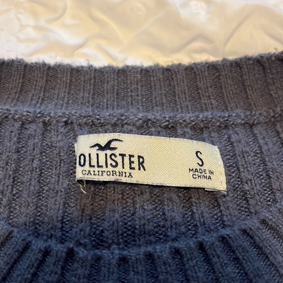 Hollister cropped sweater - Picture 2 of 2